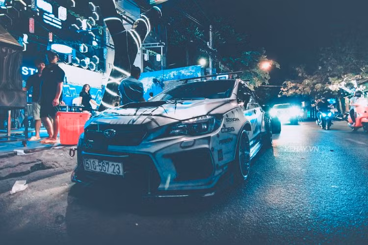 Mới đây, cánh săn ảnh đã tình cờ bắt gặp bộ đôi xế độ Subaru WRX và Nissan 370Z cùng nhau đậu trên một con phố ở trung tâm TP HCM.