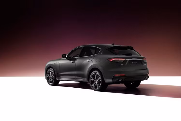 Maserati Levante GTS 2021 có thể tăng tốc từ 0 - 100 km/h trong 4 giây, trước khi cán tốc độ cực đại 292 km/h. Bên cạnh những thay đổi kể trên, toàn bộ dòng sản phẩm Maserati 2021 đều được bổ sung Hệ thống hỗ trợ lái xe chủ động, bao gồm các phiên bản mới nhất của hệ thống hỗ trợ đường cao tốc, hỗ trợ lái xe chủ động kết hợp kiểm soát hành trình thích ứng với tính năng định tâm làn đường. Không chỉ riêng đường cao tốc, công nghệ này có thể hoạt động trên mọi con đường miễn là đường có chất lượng tốt, ở tốc độ lên đến 145 km/h.