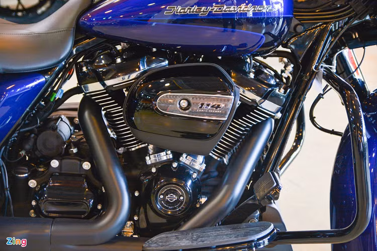 Road King Special được trang bị động cơ Milkwaukee-Eight 114 với đường kính piston 102 mm, dung tích 1.868 cc. Động cơ này tạo ra mô-men xoắn cực đại 163 Nm tại 3.000 vòng/phút. So với Road King sử dụng động cơ Milkwaukee-Eight 107, Road King Special mạnh hơn 13 Nm. 