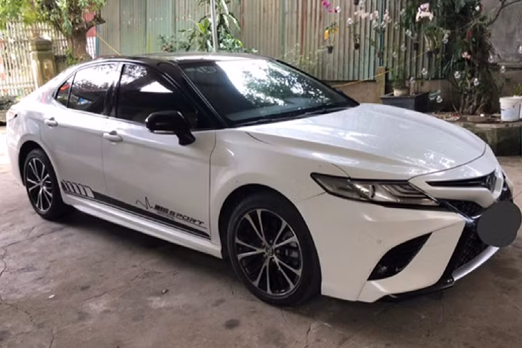 Toyota Camry moi tai Viet Nam 