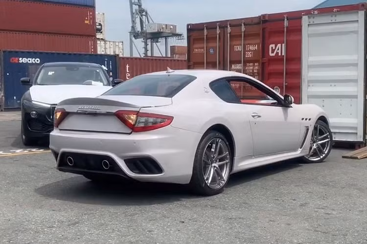 Động cơ trên Maserati GranTurismo MC tạo công suất tối đa 460 mã lực tại vòng tua máy 7.000 vòng/phút và mô-men xoắn cực đại 520 Nm tại vòng tua máy 4.750 vòng/phút. Xe đi kèm hộp số tự động 6 cấp của ZF và hệ dẫn động cầu sau, nhờ đó, chiếc xe thể thao hạng sang hiệu suất cao Maserati GranTurismo MC chỉ mất thời gian 4,7 giây để tăng tốc từ vị trí xuất phát lên 100 km/h trước khi đạt tốc độ tối đa 301km/h.