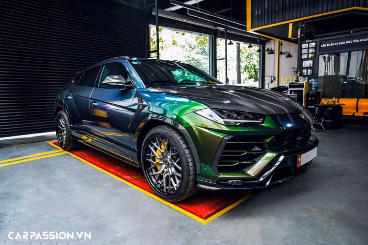 Việt Nam là một thị trường đầy tiềm năng cho các thương hiệu chuyên độ xe trên toàn cầu. Tính từ thời điểm bắt nguồn phong trào chơi siêu xe tại nước ta đến nay, sự xuất hiện của những tên tuổi hàng đầu thế giới như Mansory, Hamann, Novitec, Vorsteiner, Brabus hay Liberty Walk Performance... và mới đây nhất là Lamborghini Urus độ TopCar, khẳng định độ “chịu chơi” và “chịu chi” không hề thua kém bất kì ai.