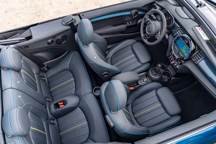 Theo kế hoạch, xe sẽ ra mắt toàn cầu từ Tháng 3. Giá xe Mini Convertible Sidewalk 2020 hiện vẫn chưa được công bố chính thức.