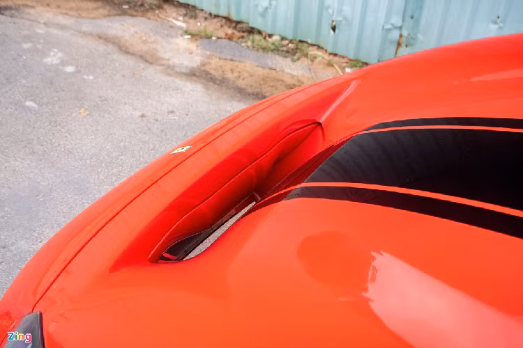 Với cảm hứng từ chiếc 488 GTE, kiểu dáng của 488 Pista Spider mang đậm tính khí động học. Ở phía trước, 488 Pista Spider có thiết kế kiểu "S-Duct", làm tăng lực ép lên thân xe khi chạy tốc độ cao. 