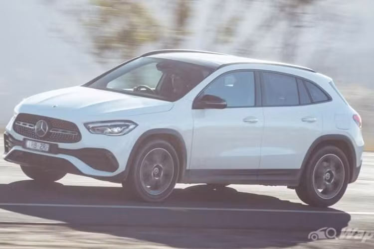 Thông tin chi tiết vẫn chưa được công bố nhưng khả năng cao Mercedes-Benz GLA hoàn toàn mới tại Malaysia sẽ được phân phối trong ít nhất hai biến thể, GLA 200 và GLA 250. Hai phiên bản AMG GLA 35 và GLA 45 cũng rất được mong chờ.