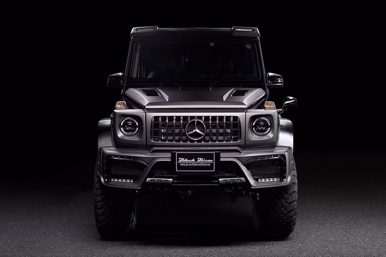 Bên cạnh đó, G-Wagen của Wald cũng tự hào với lưới tản nhiệt Panamericana ở phía trước - thiết kế đặc trưng của các mẫu xe Mercedes-AMG cao cấp ngày nay.