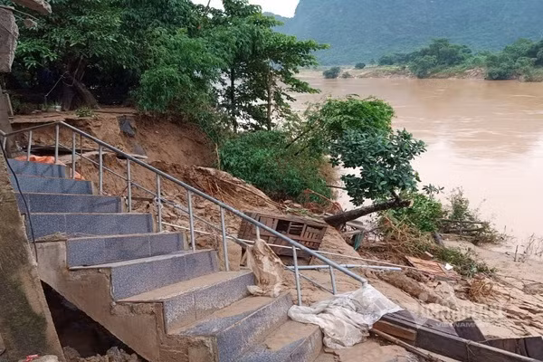 Lo nui o Quang Binh, kip thoi so tan khan cap tram dan ra ngoai-Hinh-7