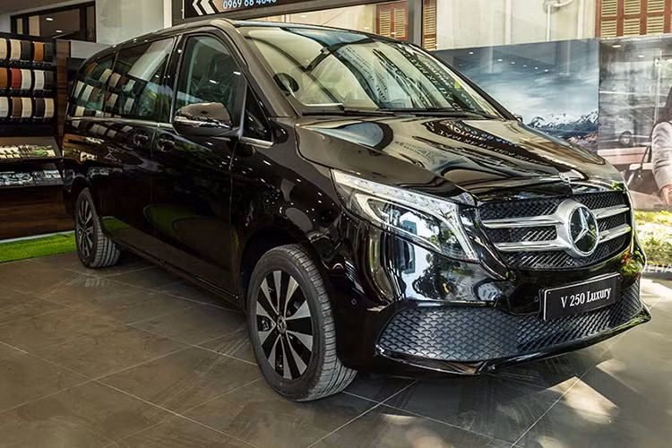 Hiện tại, giá xe Mercedes-Benz V 250 Luxury chính hãng là 2,579 tỷ đồng và V 250 AMG là 3,129. Đây được xem là chiếc MPV hạng sang mới, tốt nhất dành cho khách hàng Việt Nam thời điểm hiện nay.
