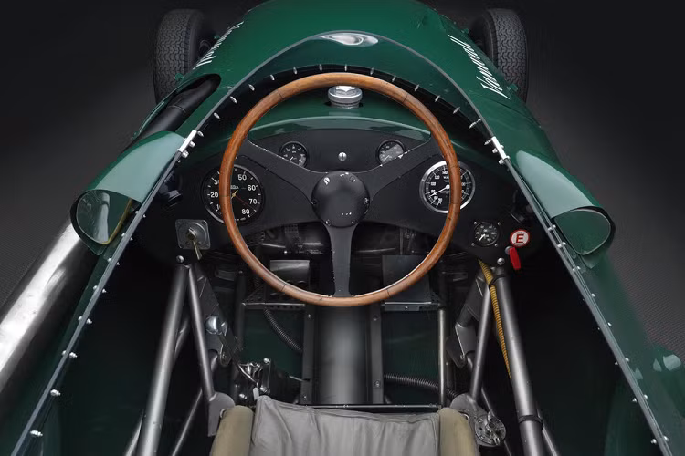 Không những Vanwall đã thành công vẻ vang trên đường đua, mà thương hiệu này còn đi tiên phong nhiều đột phá thiết kế chế tạo ví như sử dụng phanh đĩa thay vì phanh tang trống trong Công thức 1, mang tới cho mình lợi thế trước đối thủ Ferrari.