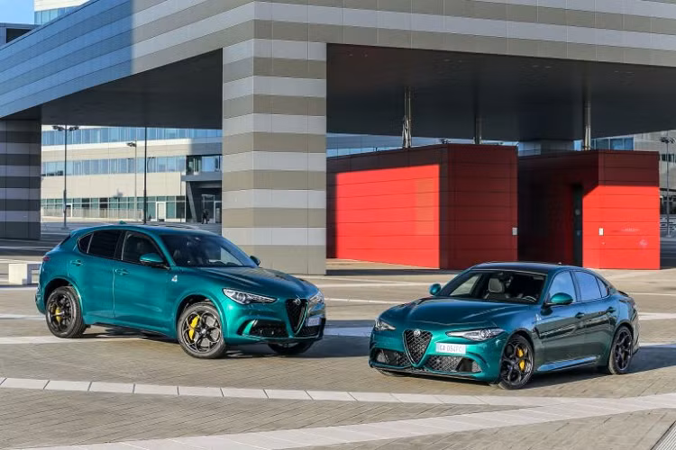 Trên phiên bản facelift này, Alfa Romeo đã không đưa ra bất kỳ sự nâng cấp nào cho động cơ. Cả hai mẫu xe Alfa Romeo Giulia và Stelvio Quadrifoglio 2020 mới vẫn được trang bị động cơ V6 tăng áp kép, dung tích 2,9 lít có sức mạnh 510 mã lực và mô-men xoắn cực đại 600 Nm.