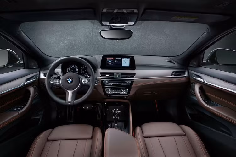 Cung cấp sức mạnh cho cả hai mẫu BMW X2 sDrive28i và xDrive28i M Mesh Edition là khối động cơ tăng áp 2.0L 4 xi-lanh sản sinh công suất 228 mã lực và mô-men xoắn 349 Nm.