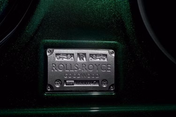 Mẫu xe siêu sang Rolls-Royce Ghost 2021 mới sẽ được bán ra trong thời gian tới, việc giao hàng sẽ bắt đầu trước cuối năm nay.