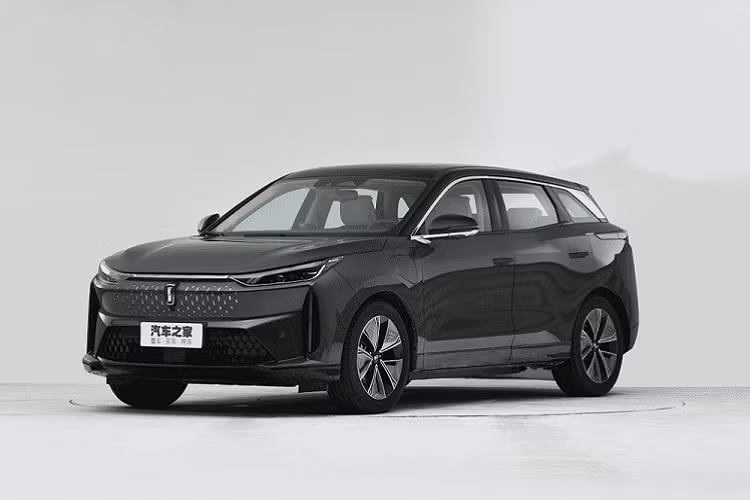 Bestune, trước đây vốn có tên Besturn, là một thương hiệu con thuộc First Auto Works (FAW) Trung Quốc. Trong thời gian gần đây, thương hiệu này có tập trung ra mắt nhiều sản phẩm mới, bao gồm cả xe điện để theo kịp thời đại. Một trong những sản phẩm mới của họ chính là Bestune 01 chạy điện, một mẫu SUV điện cỡ lớn có lịch ra mắt thị trường nội địa trong tháng 9 này.