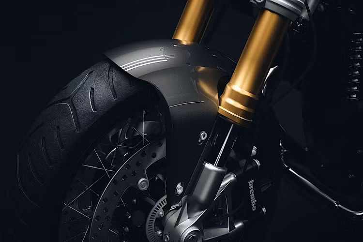 Trong quá khứ, Hookie từng thiết kế lại một số bộ phận hay tạo ra hẳn bộ kit theo phong cách scrambler cho R Nine T. Nhưng lần này, nhà độ Đức đã quyết định “mạnh tay” với một phiên bản Cobra mang đậm chất cổ điển.