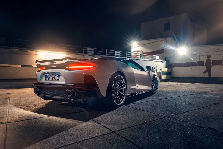 Bộ mâm MC3 này sở hữu thiết kế đa chấu kép, kích thước sử dụng trên McLaren GT sẽ là 20 inch cho bánh trước và 21 inch cho bánh sau và có thể được hoàn thiện với bất kì màu sơn nào mà khách hàng muốn. Novitec cũng mang đến cho xe hệ thống treo mới, hạ thấp xe 25 mm cùng bộ nới rộng vệt bánh xe bằng nhôm.