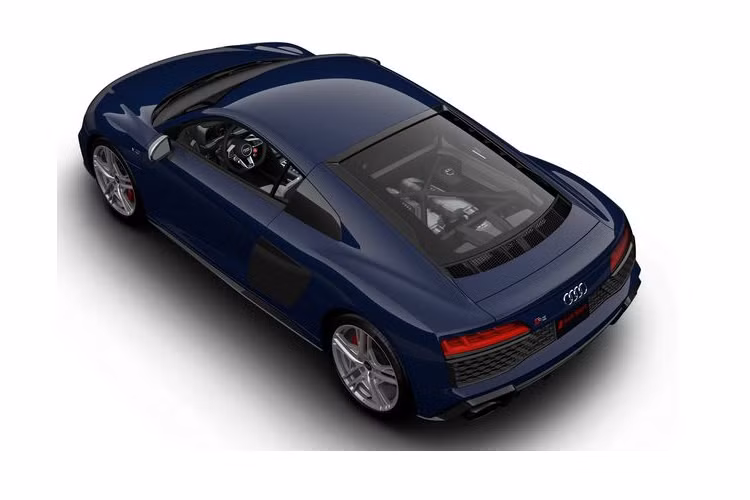 Bên cạnh đó, phiên bản đặc biệt mới cũng được trang bị thanh cân bằng sợi carbon phía trước nhẹ hơn 2kg so với bản thường. Siêu xe tự hào với hệ thống treo bán chủ động Magneride và hệ thống lái động học của Audi, đi kèm các thiết lập Drive Select và hệ thống ống xả thể thao (mượn từ R8 Performance) theo tiêu chuẩn giúp mang đến trải nghiệm âm thanh thú vị cho lái xe.