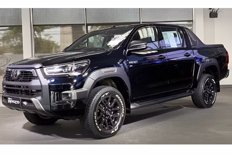 Chi tiet Toyota Hilux 2021 moi tu 425 trieu dong tai Thai Lan
