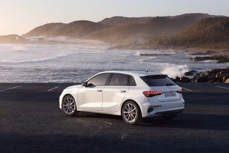 A3 Sportback 30 g-tron sẽ bắt đầu được bán ra tại thị trường Đức vào mùa thu này. Giá xe Audi A3 Sportback 30 g-tron mới sẽ khởi điểm từ 30.705 Euro (khoảng 841 triệu Đồng).