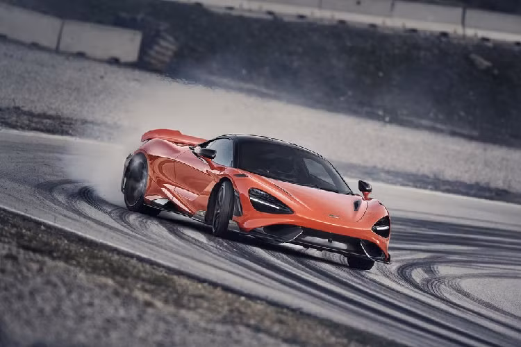 Được thiết lập để trở thành chiếc Longtail tiên tiến nhất, mẫu siêu xe McLaren 765LT mới có thể được coi là một phiên bản nhẹ cân nhưng mạnh mẽ hơn nhiều so với mẫu 720S, vốn đã rất ấn tượng.