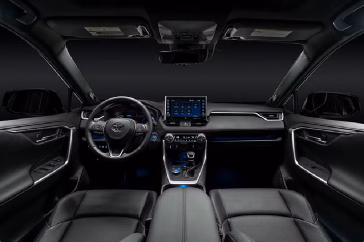Với công suất 302 mã lực, RAV4 Prime 2021 mạnh hơn RAV4 Hybrid khoảng 83 mã lực. SUV mới được phát triển từ RAV4 Hybrid.