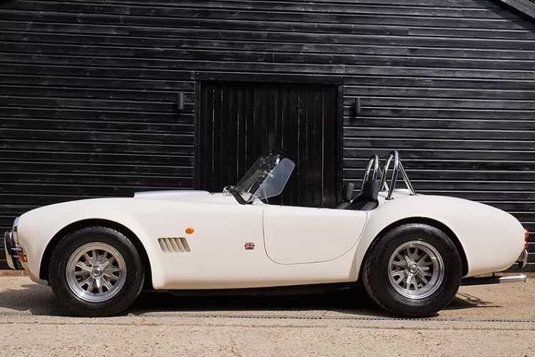 Gần đây, thương hiệu này đã công bố về việc “hồi sinh” mẫu xe cổ điển AC Cobra Superblower trong thời gian tới và chính là bản làm lại của AC Cobra 378 Superblower MkIV. Chiếc xe được trang bị khung gầm dạng thang, hệ thống treo đa liên kết phía trước và phía sau với giảm xóc lò xo. Xe còn được trang bị thanh chống lật ở cả hai trục, phanh đĩa thông gió và được trang bị một bộ vi sai chống trượt.
