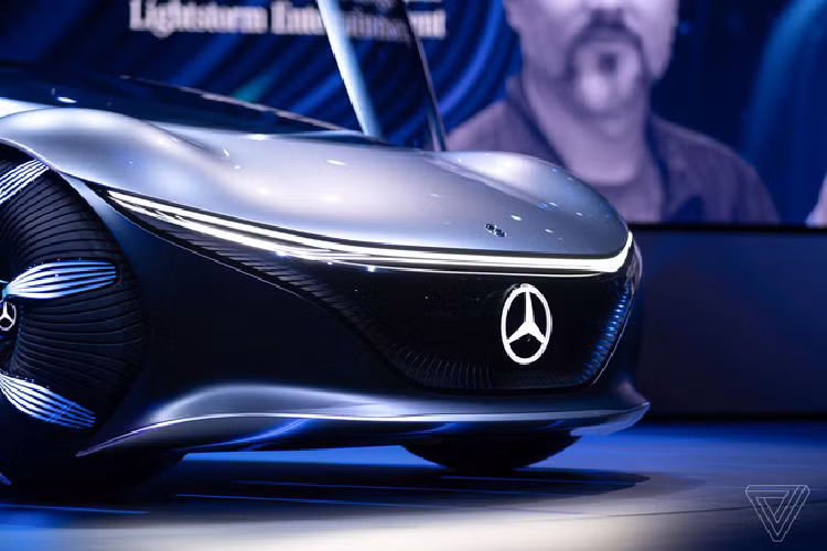 Ý tưởng của Mercedes-Benz là chiếc xe Vision AVTR sẽ được cung cấp năng lượng từ những tế bào pin graphen, có thể phân hủy và tái chế. Và ngày ra mắt của chiếc xe này, có thể là một thời điểm nào đó trong tương lai, không ai biết chắc.