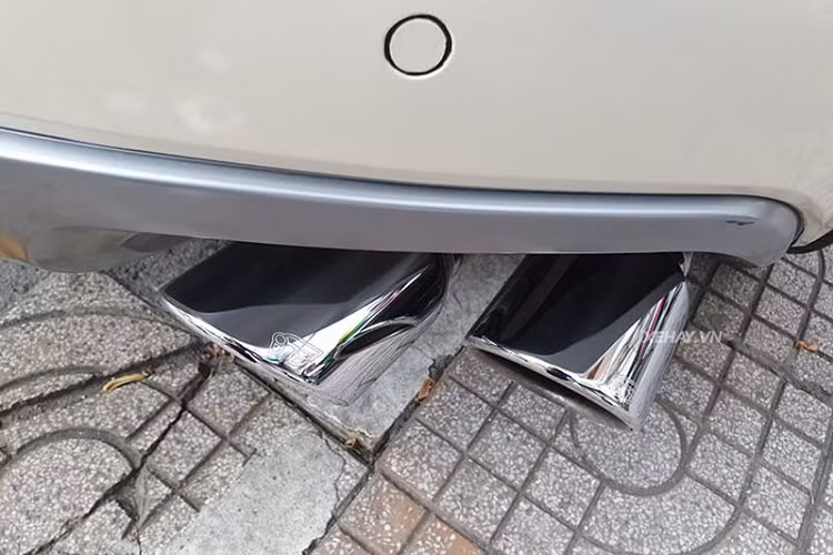 Lamborghini Urus sở hữu thiết kế lai giữa Aventador và Huracan. Tại thị trường Việt Nam, giá xe Lamborghini Urus chính hãng hiện bán ra khoảng hơn 20 tỷ đồng.