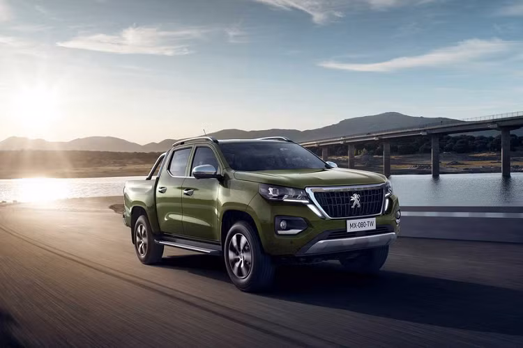 Thương hiệu sư tử chồm đang nghiên cứu để cho ra mắt mẫu bán tải 1 thực thụ - Peugeot Landtrek hoàn toàn mới, dự kiến bán ra tại các thị trường như Nam Mỹ, châu Phi cận Sahara.