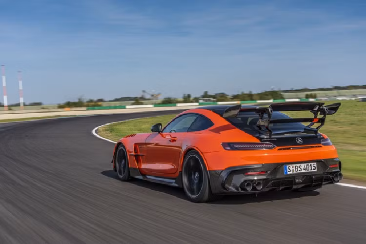 Những chiếc đầu tiên trong số 28 model Mercedes-AMG GT Black Series sẽ tới đại lý Australia trong quý II năm tới. Xe có giá đề xuất 565.161 USD.