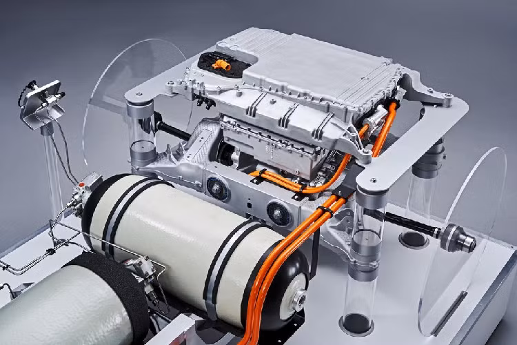Nằm trong kế hoạch cùng phát triển với Toyota từ năm 2013, công nghệ hydro trên i Hydrogen Next sẽ sử dụng các pin năng lượng đến từ hãng xe Nhật Bản trong khi phần khoang chứa pin cũng như hệ thống tổng thể vẫn được chế tạo bởi BMW. Theo dự tính, hệ thống pin nhiên liệu BMW X5 này có khả năng tạo ra 168 mã lực từ phản ứng hóa học.