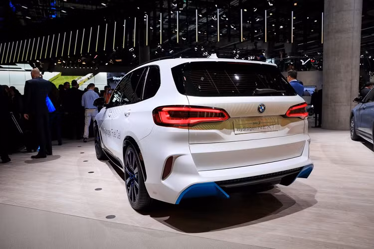 Theo kế hoạch, dòng sản phẩm BMW X5 chạy điện của hãng xe Đức sẽ được mở rộng vào năm 2023 với tổng cộng 25 model khác nhau, trong đó có ít nhất 12 mẫu BEV (xe chạy điện sử dụng pin nhiên liệu).