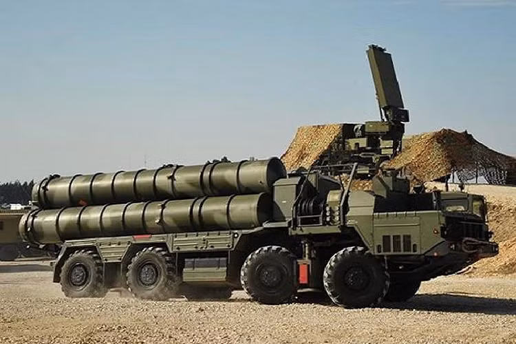 Radar trinh sát độ cao thấp 76N6; radar điều khiển hỏa lực 30N6E sử dụng để dẫn đường điều khiển với radar dẫn đường bán chủ động giai đoạn cuối.