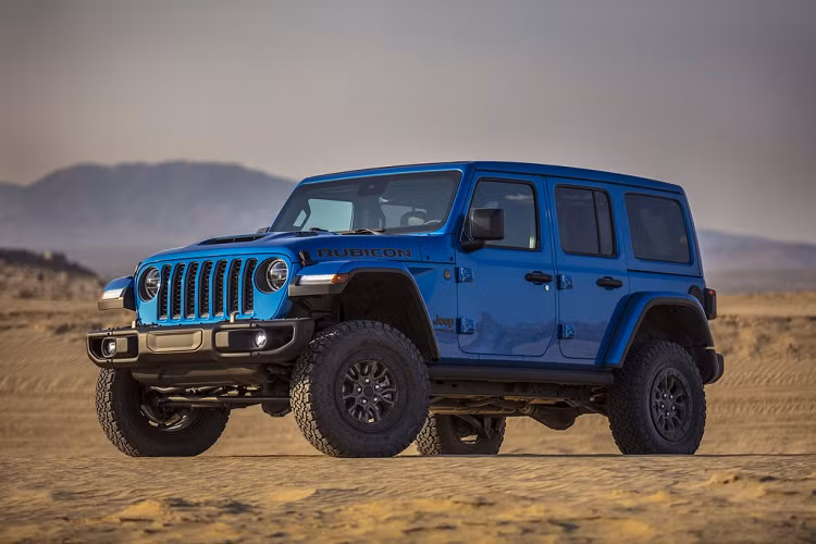 Jeep Wrangler dong co V8, hon 77.000 USD trang bi nhung gi?