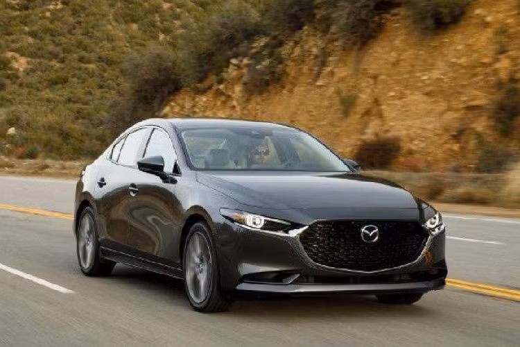 Bên trong mẫu xe concept này là không gian nội thất 4 chỗ. Dự đoán, Mazda6 2023 sẽ thực dụng hơn với nội thất 5 chỗ.