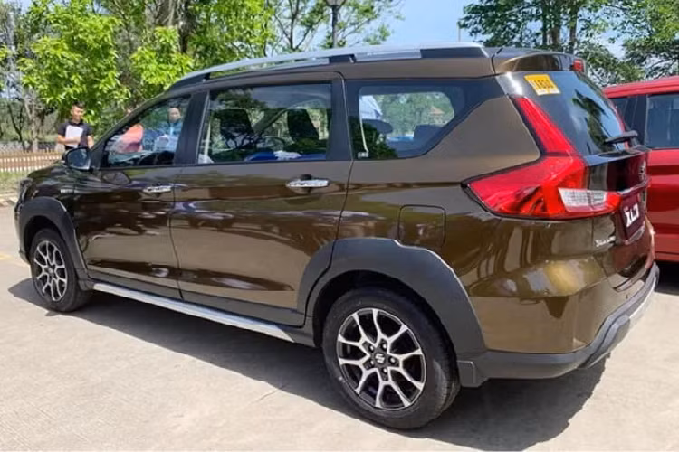 Hiện tại, chưa rõ Suzuki X7 tại Việt Nam sở hữu trang bị động cơ nào. Tuy nhiên, theo dự đoán, xe sẽ sử dụng động cơ chung động cơ xăng 1.5L với tên mã K15B tương tự như XL6, cho ra công suất tối đa 104 mã lực và mô-men xoắn cực đại 138 Nm. Đi kèm với đó còn là trang bị hộp số sàn 5 cấp hoặc tự động 4 cấp.