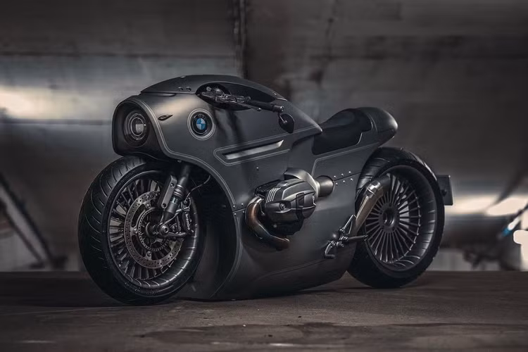 Trong số cái mẫu xe hoài cổ hiện có trên thị trường, xe môtô BMW R nineT là cái tên được nhiều xưởng độ xe yêu thích nhất. Bằng chứng là có rất nhiều bản độ tuyệt đẹp từ mẫu xe này đã được hàng loạt các xưởng độ giới thiệu. Mới đây, xưởng độ Ziller Garage đến từ Moscow, Nga vừa tung ra một bản độ mới với bộ vỏ bằng kim loại vô cùng ấn tượng.