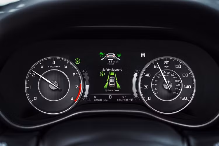 Cabin Acura TLX 2021 trở nên sang trọng hơn so với thế hệ trước do có các điểm nhấn trang trí bằng nhôm và gỗ. Ngoài ra, xe còn đi kèm bộ sạc điện thoại không dây và touchpad để điều khiển hệ thống thông tin giải trí. Một loạt các tùy chọn bao gồm ghế bọc da Milano và ghế trước chỉnh điện 16 hướng. Khách hàng cũng có thể lựa chọn màn hình HUD 10,5 inch và hệ thống đèn gầm nội thất với 24 chế độ khác nhau. Ngoài ra, xe còn sở hữu hệ thống âm thanh cao cấp với loa siêu trầm.