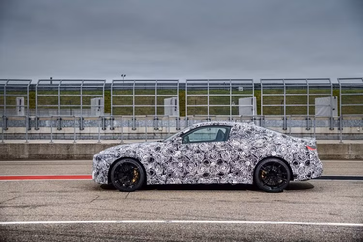 Lựa chọn thứ hai là BMW M3 / M4 Competition 2021 với 503 mã lực và mô-men xoắn cực đại, kết hợp hộp số tự động M Steptronic 8 cấp có tính năng Drivelogic và hệ dẫn động cầu sau.