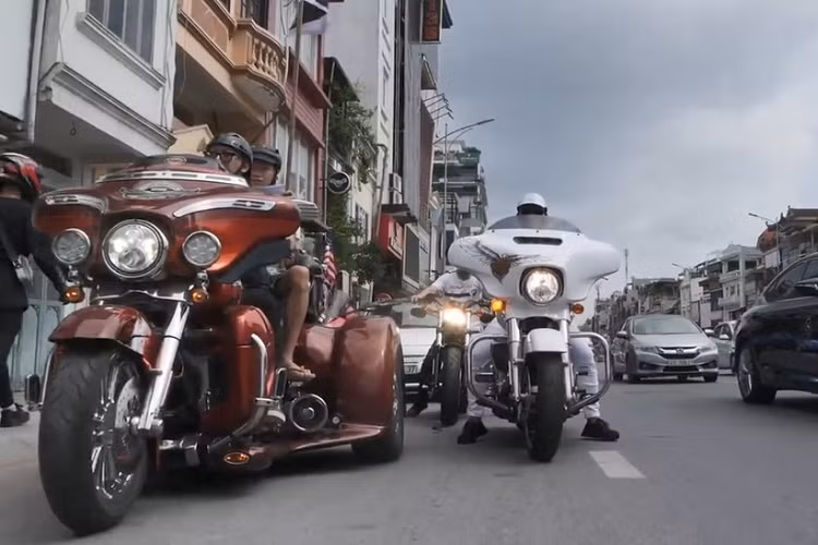 Hai chiếc xe mô tô phân khối lớn hầm hố đến từ thương hiệu Harley-Davidson