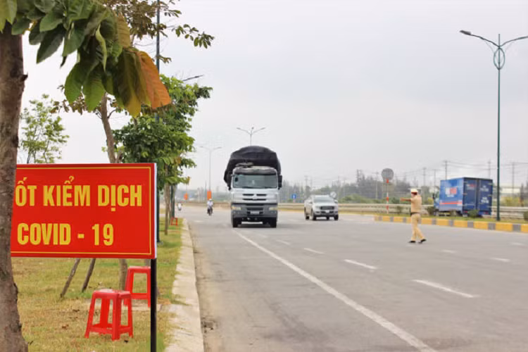 Cap bach chong dich, Quang Nam khuyen cao nguoi dan khong ra khoi nha