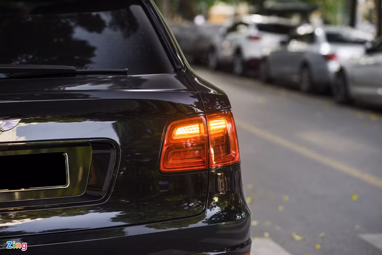 Bentley Bentayga Design Series sử dụng động cơ V8 tăng áp kép, 4.0L. Động cơ này cho công suất cực đại 542 mã lực và mô-men xoắn 770 Nm. Hộp số tự động ZF 8 cấp và hệ dẫn động 4 bánh.