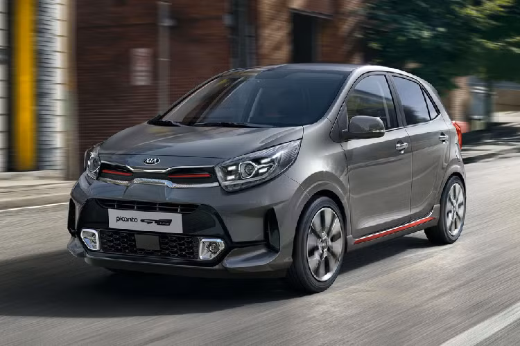 Tại thị trường Việt Nam, Kia Morning đang được Thaco lắp ráp với 4 phiên bản. Giá xe Kia Morning dao động 299 - 393 triệu đồng, đây được xem là mẫu ôtô có giá bán khởi điểm thấp nhất tại Việt Nam.