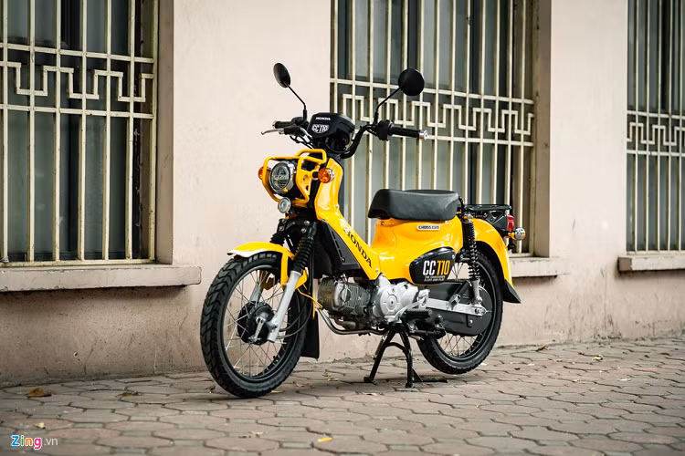  Honda Cross Cub 110 cc lần đầu xuất hiện tại Nhật Bản dưới dạng xe thử nghiệm vào cuối 2017. Tại thị trường Nhật Bản, Honda Cross Cub còn có phiên bản 50 cc.