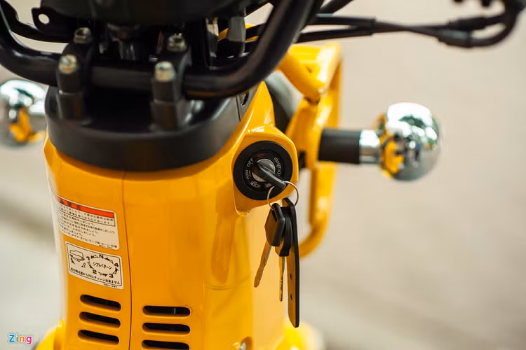 Không như Honda Super Cub C125 được trang bị keyless, Honda Cross Cub vẫn sử dụng chìa khóa thông thường. 