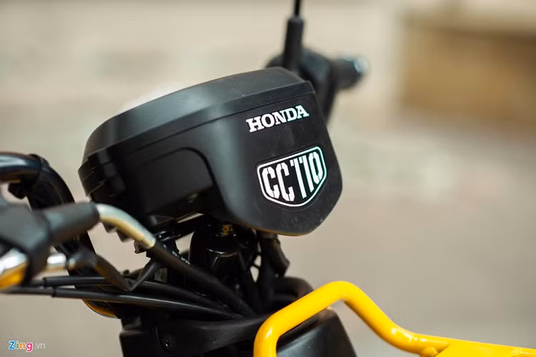 Mặt đồng hồ tách biệt, phía trước có biểu tượng CCT10.
