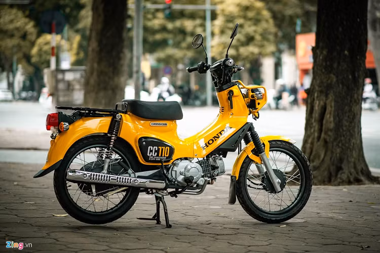 Honda Cross Cub là đứa con mới trong gia đình Cub, thừa hưởng những nét thiết kế đặc trưng của dòng xe huyền thoại này. Kiểu dáng của Honda Cross Cub có nhiều điểm tương đồng với các thế hệ Cub 78, Cub 79 hay Cub 81.