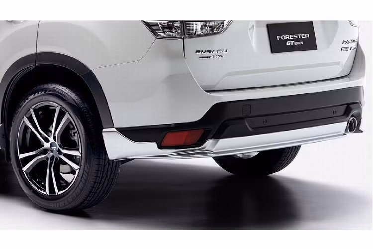 Bộ Phụ kiện Đặc biệt GT Edition cho Forester cũng bao gồm bộ Mâm hợp kim 18-inch thiết kế độc đáo và nổi bật.