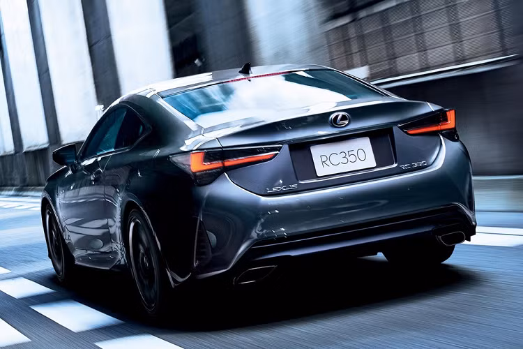 Vào thời điểm mà nhiều nhà sản xuất ôtô dần từ bỏ sedan và coupe để chuyển sang crossover, Lexus vẫn duy trì dòng xe này. Bên cạnh đó, hãng dự kiến cho ra mắt RC facelift vào năm 2024, một thông tin vui đối với tín đồ xe thể thao.