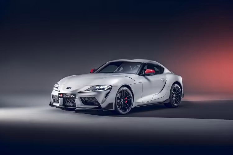 Sau một năm ra mắt, Toyota mới đây đã bổ sung thêm phiên bản sử dụng động cơ 2.0 lít tăng áp cho Supra ở một thị trường rộng lớn hơn ngoài Nhật Bản. Vẫn như trước đây, động cơ Toyota Supra 2020 mới được lấy từ BMW Z4, mẫu xe được phát triển song song với Supra.
