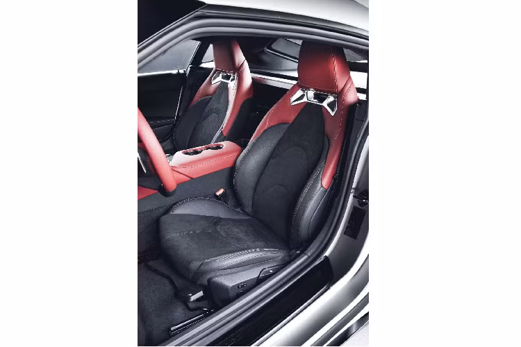 Ngoài phiên bản 2.0 được ra mắt tại Châu Âu, Toyota cũng ra mắt kèm một phiên bản đặc biệt của Supra tại thị trường này với tên gọi Supra “Fuji Speedway” với chỉ 200 chiếc được sản xuất.